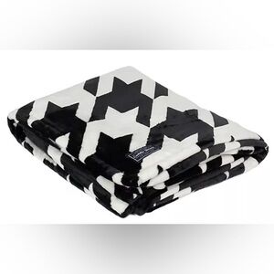 Lug Cuddle Throw Blanket - Houndstooth Black and White (Discontinued Print)